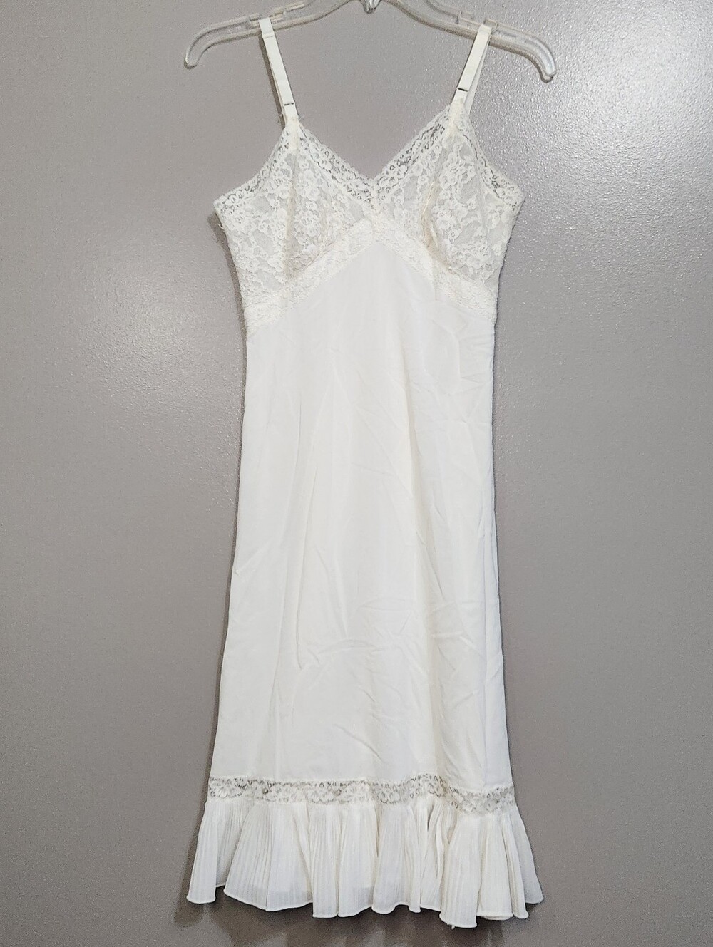 Vintage Lace-Trim Slip Dress in White With Accordion Hem Size S/M?